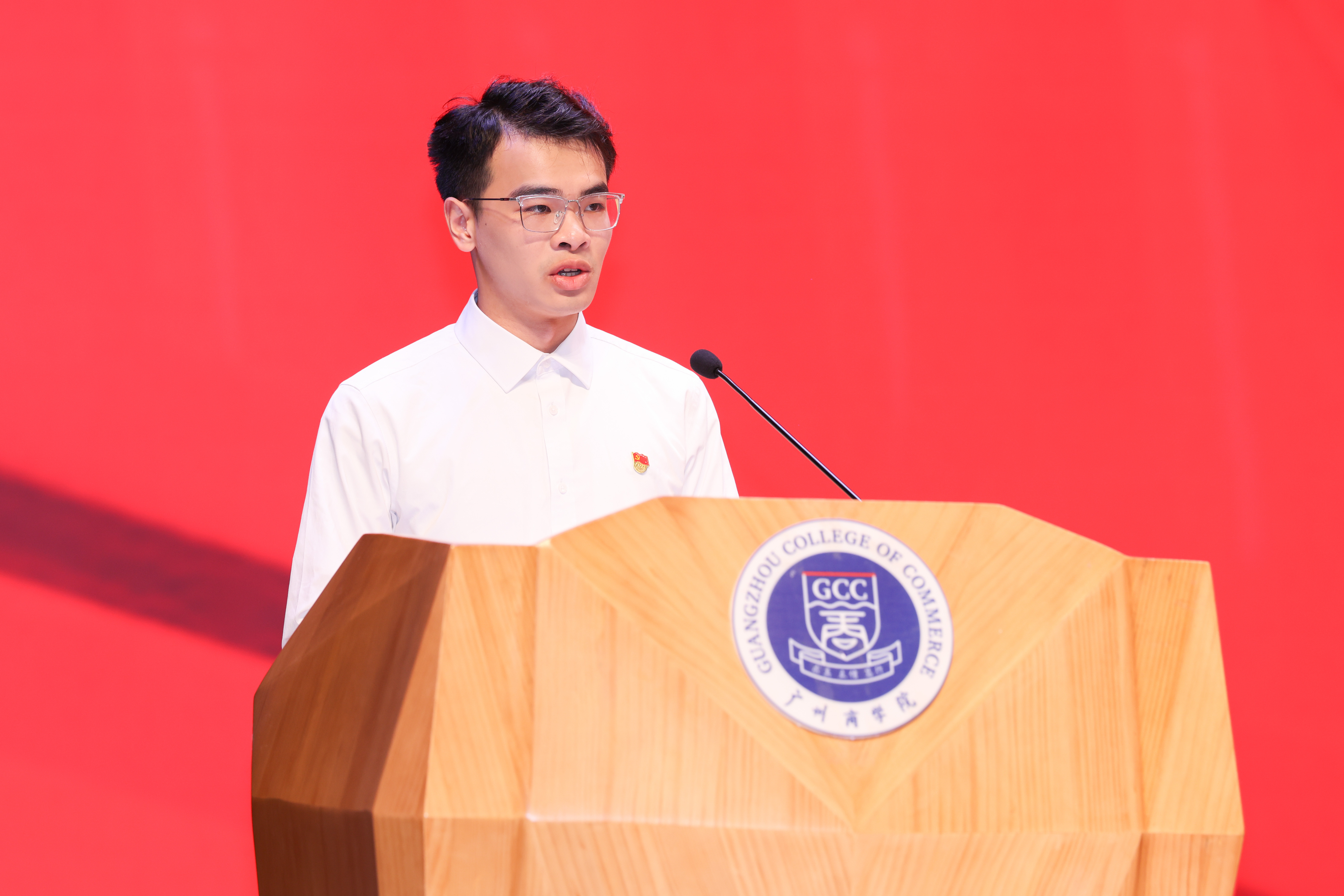 11优秀党员代表现代信息产业学院欧阳学生锦泓分享.jpg